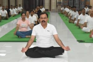 gajipur एसपी ने किया योगाभ्यास
